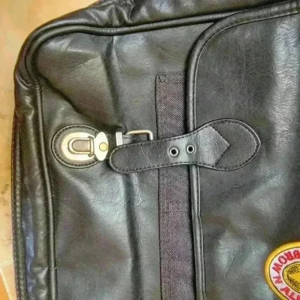 VTG NEWCASTLE BROWN IN ALE SECURITY EXECUTIVE LEATHER BRIEFCASE BLACK BURGUNDY